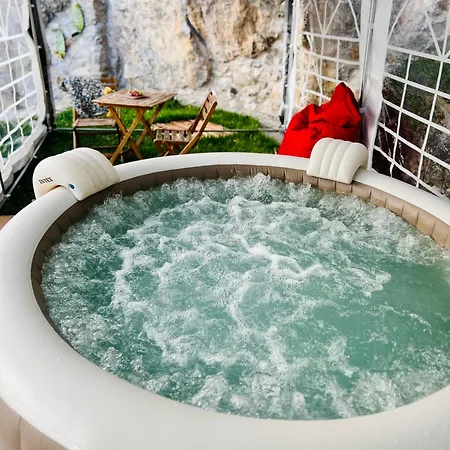 Bubble La Maghianisa לינה וארוחת בוקר Saracena